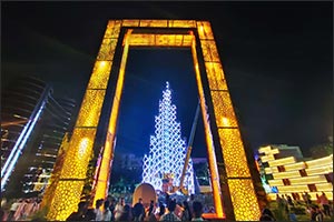 Kolkata's Navratri Celebration Transforms into Mini Dubai' with Burj Khalifa, Dubai Frame & More