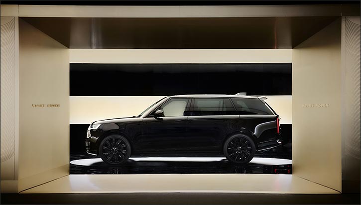 Homage to design purity: range rover sv black makes debut  at design miami