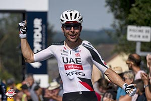 Beno�t Cosnefroy sprints to brilliant victory at the Boucles de la Mayenne