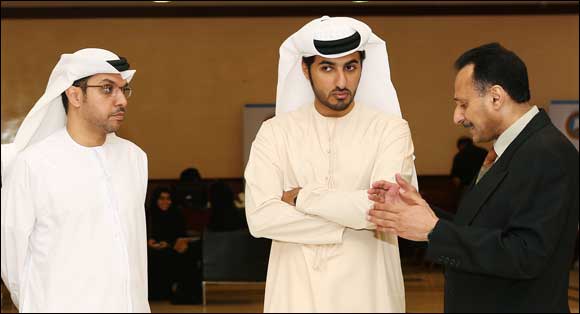 Sheikh Rashid Al Nuaimi tours & inspects the students' registration at Ajman University