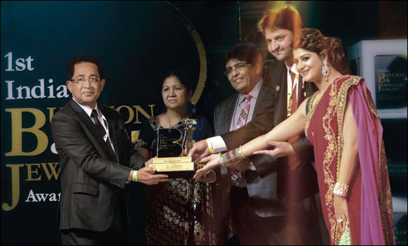 Joyalukkas wins the prestigious �Best Chain of Retail Stores �International' at the 1st India Bullion & Jewellery awards.