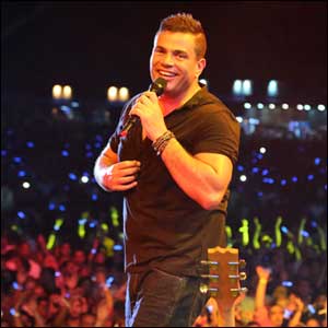 Amr Diab, Hussain Al Jassmi and Elissa kick off after-race concerts with incredible Arab Music performances