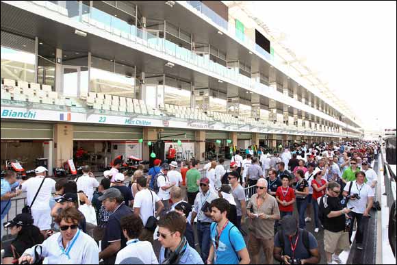 F1 FANS OUT IN FULL FORCE AT YAS MARINA CIRCUIT