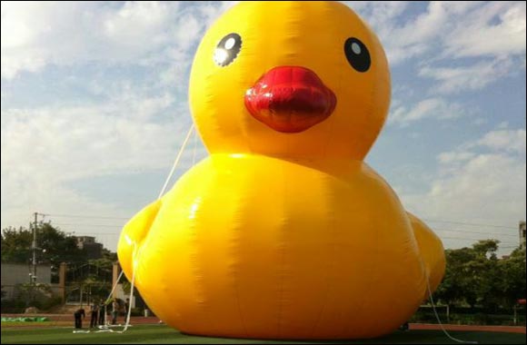 Giant 18 Metre Floating Duck Sculpture to arrive in Dubai