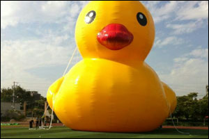 Giant 18 Metre Floating Duck Sculpture to arrive in Dubai