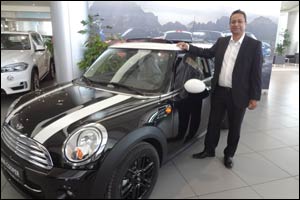 Two lucky winners drive away with Mini Cooper cars at the Jumbo Carnival