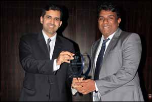 du receives Best Tech Social Media Award from Tbreak