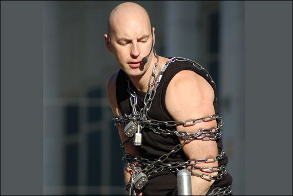 Al Ghurair Centre's CARNIVAL Street Theatre