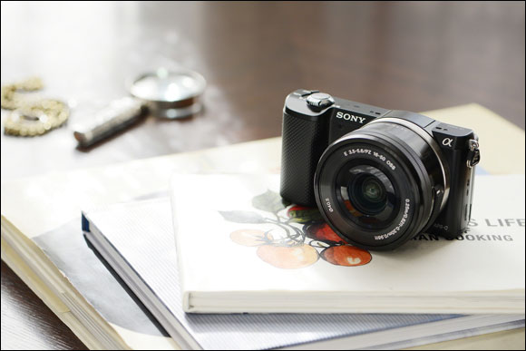 Sony introduces world's lightest interchangeable-lens digital camera , with built in Wi-Fi and NFC