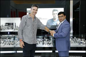 Cricket superstar Pietersen Visits Citizen showroom in Dubai