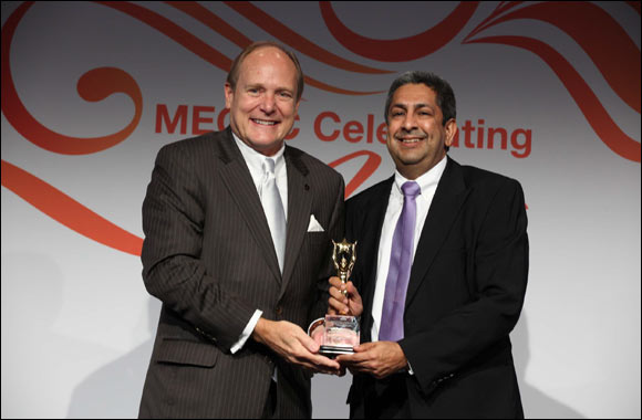 Giordano's Ishwar Chugani receives Retail Professional of the Year award