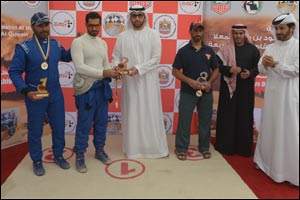 Sheikh Rashid presents trophies at fourth round of Emirates Desert Championship in Umm Al Quwain