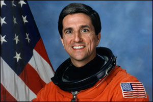 Top US Astronaut Donald Thomas to Visit UAE Schools this Week