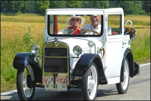 BMW says Happy 100th Birthday to the car horn